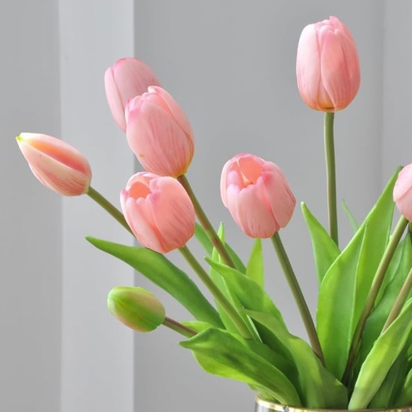 Artificial Tulips Bouquet Real Touch PU. 55 Flowers in glass vase - Picture 7 of 10